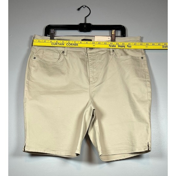 NWT NYDJ ELLA SHORT WITH SIDESEAM SLITS, Feather, LIFTxTUCK, Size 16 - Picture 3 of 11